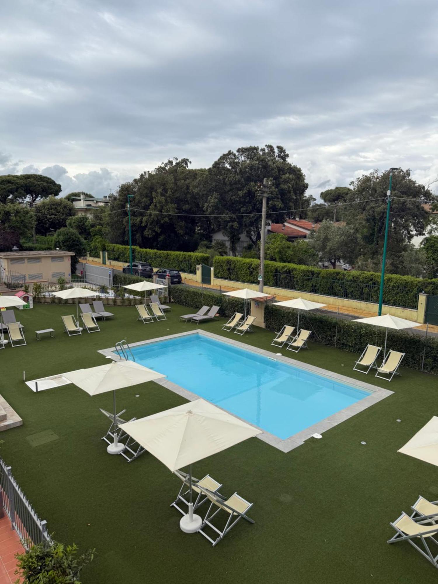 Residence San Francesco Tirrenia Buitenkant foto
