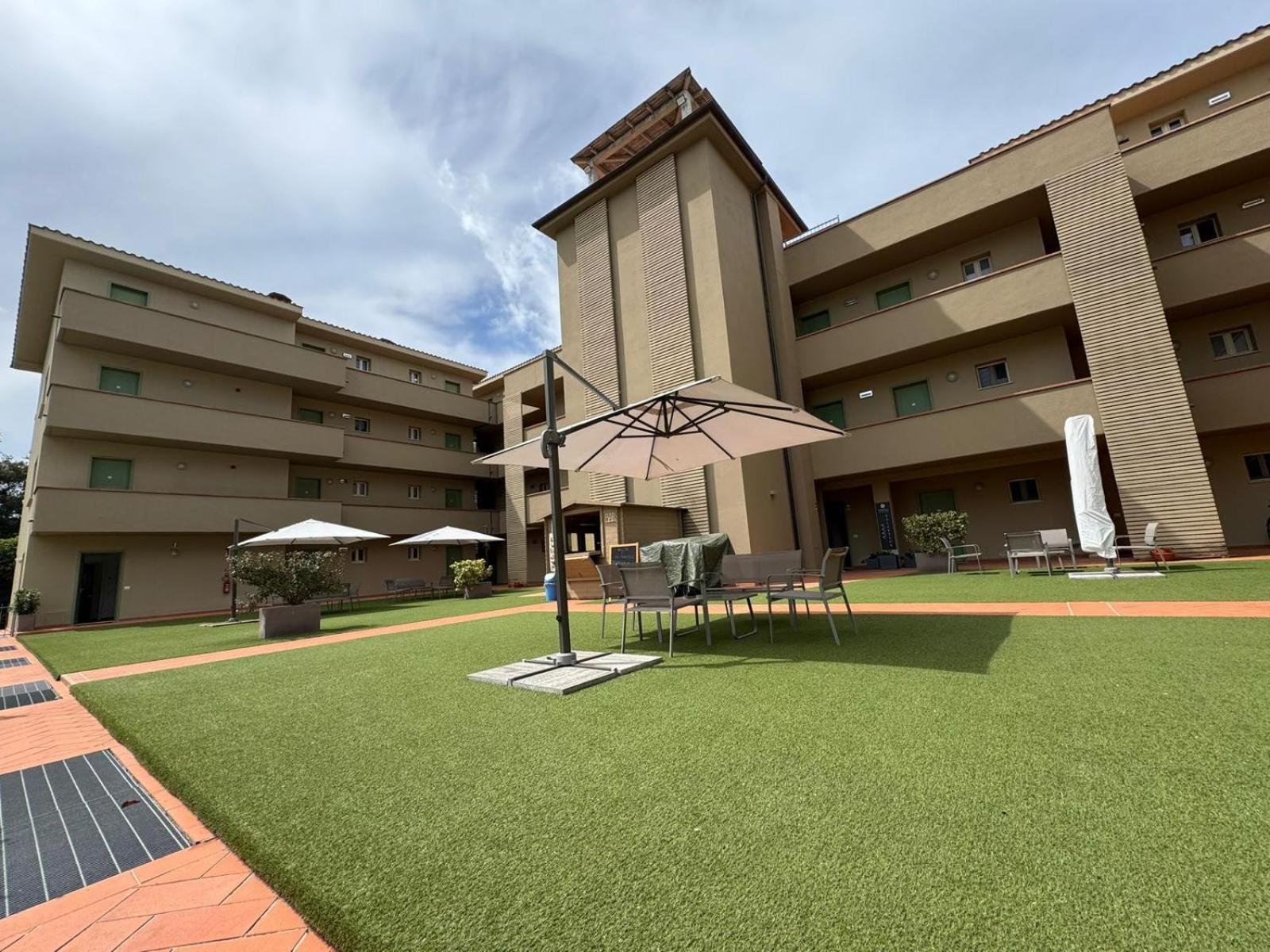 Residence San Francesco Tirrenia Buitenkant foto