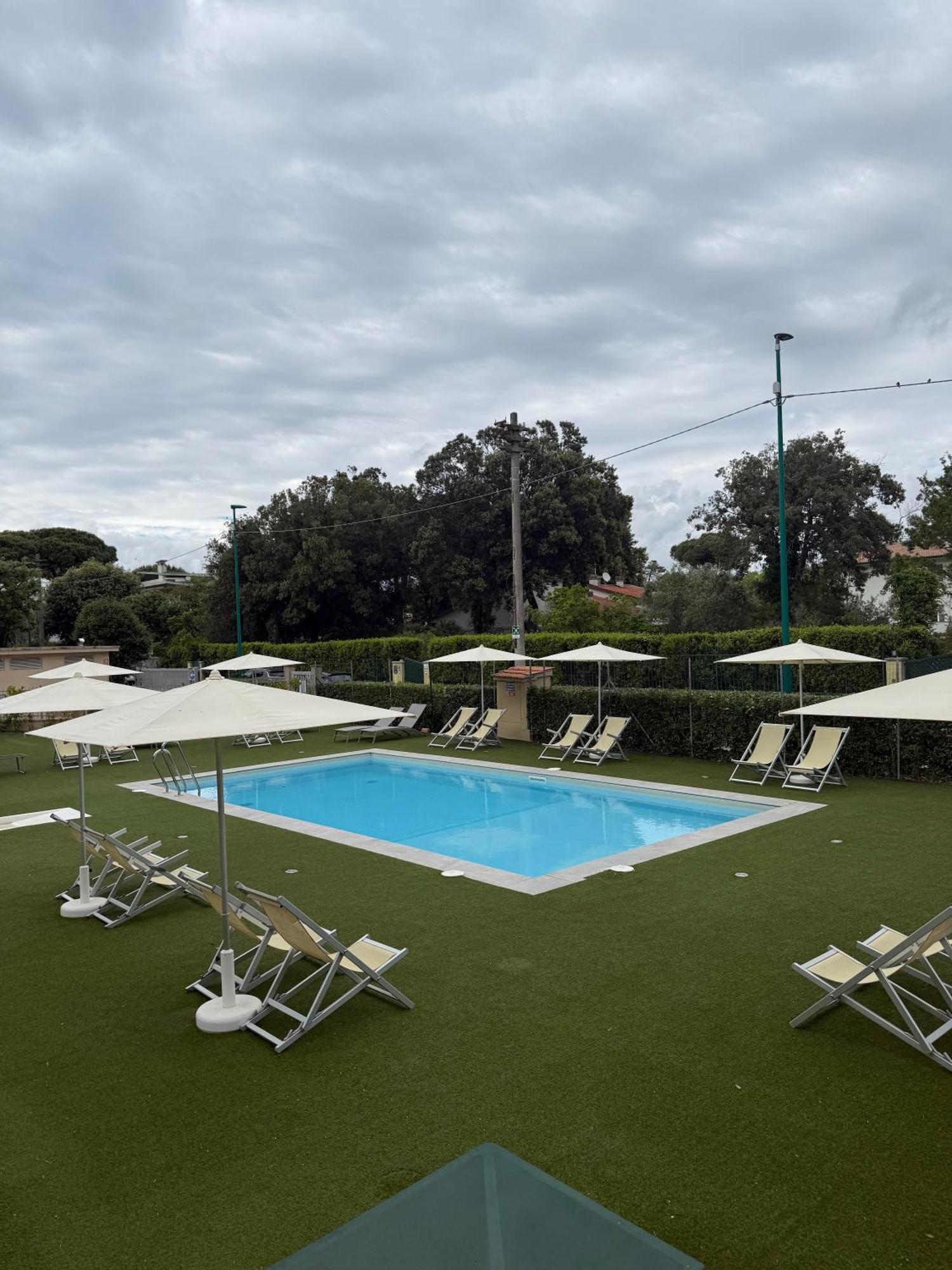 Residence San Francesco Tirrenia Buitenkant foto