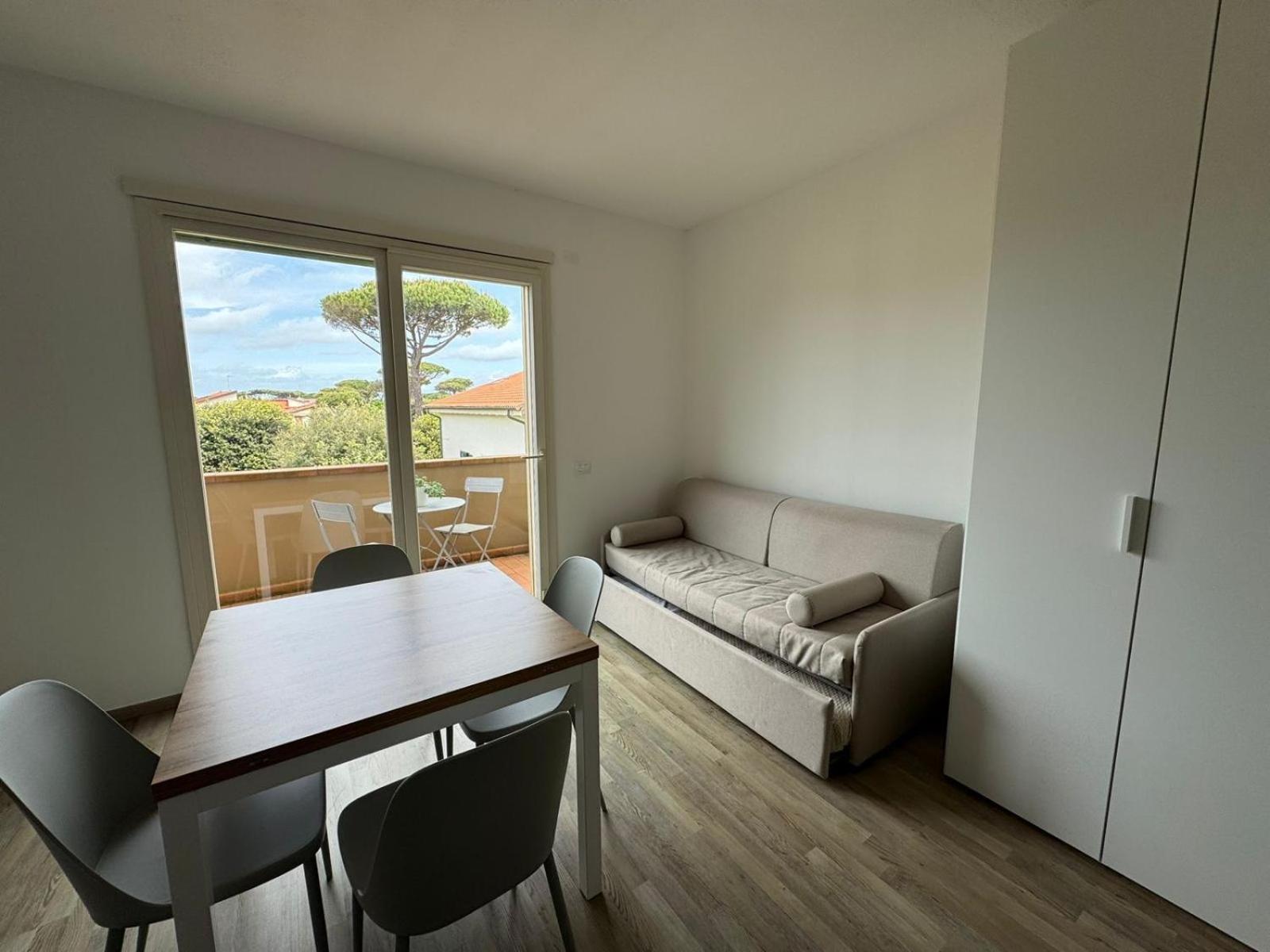 Residence San Francesco Tirrenia Buitenkant foto